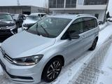 Volkswagen Touran IQ.DRIVE Start-Stopp 7 Sitzer - Volkswagen Touran: Kombi