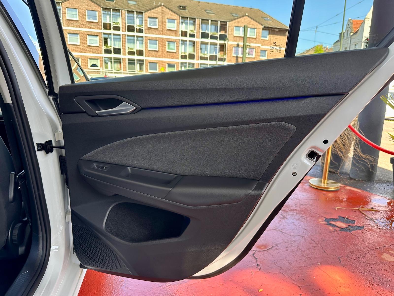 Volkswagen Golf VIII Lim. 1.5 eTSI 110 kW Life LED 1. Hand, миниатюра 28