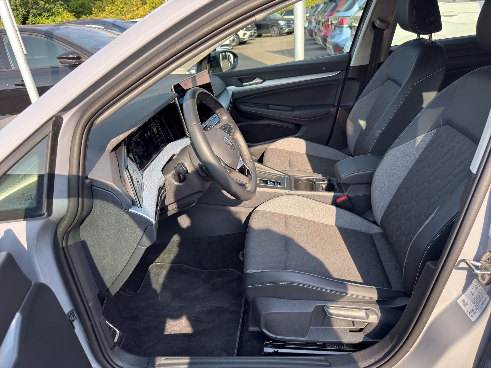 Fahrzeugabbildung Volkswagen Golf Variant ENERGY 1.5l DSG. RFK.App-Connect.Cl