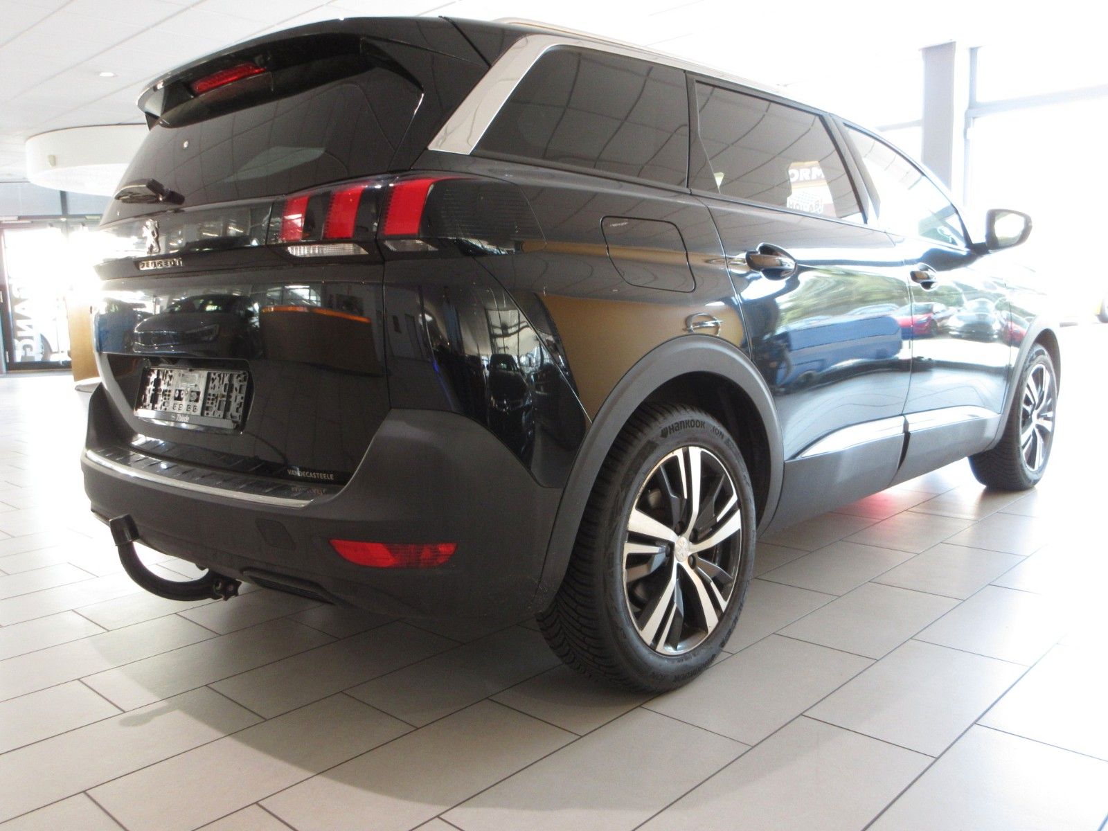 Fahrzeugabbildung Peugeot 5008 Allure 1.5D LED/NAVI/SHZ/AHK/VIRTUAL