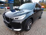 BMW X1 18 i sDrive * PANO/AHK/LED/PDC/PRIVACY* - BMW X1: Schwarz