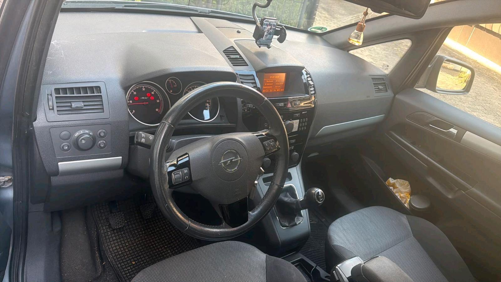 Opel Zafira 2011 — photo 7