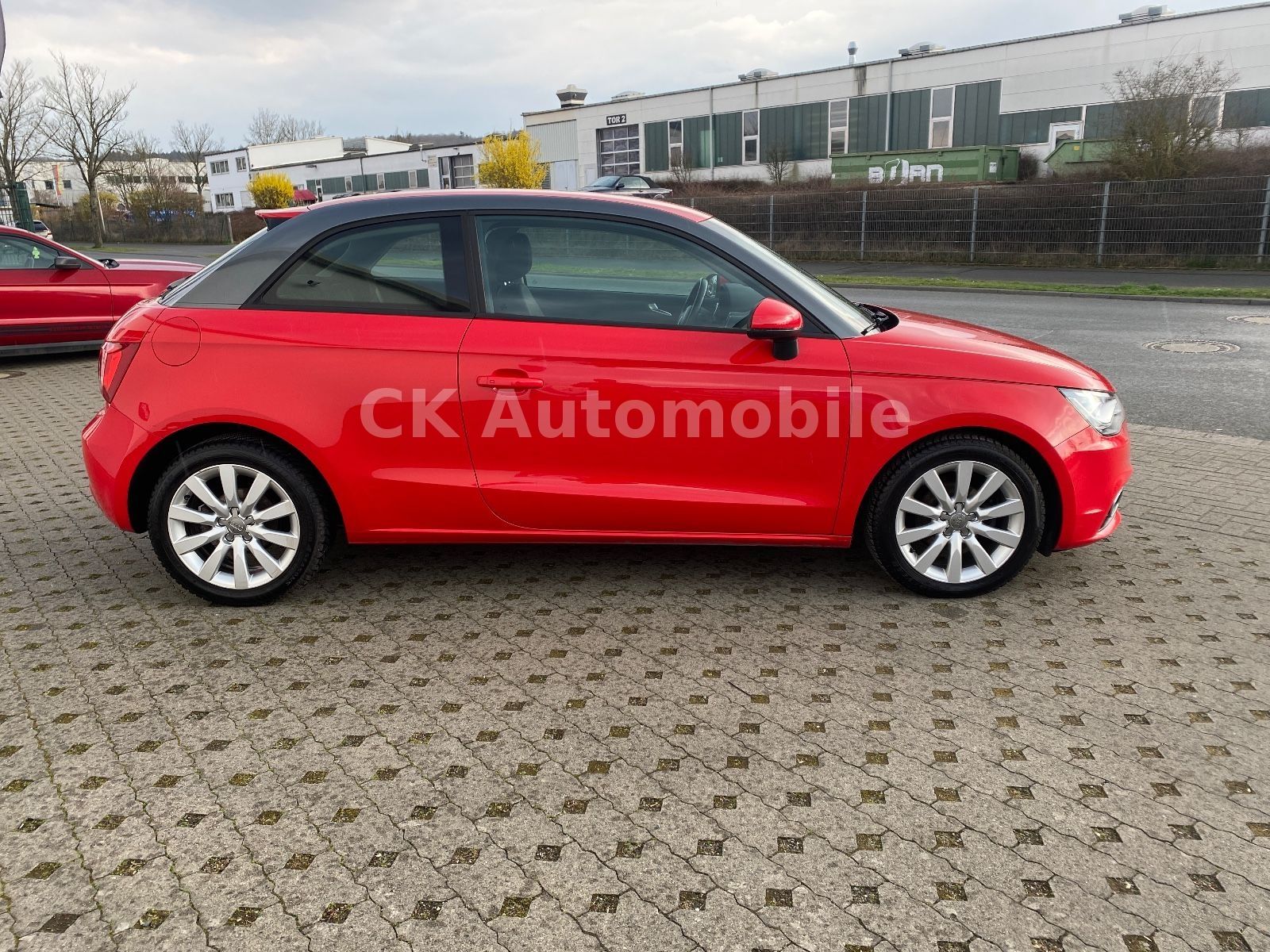 Fahrzeugabbildung Audi A1 Attraction 1.6 TDI DSG/Klima/Bi-Xenon/SHZ/PDC