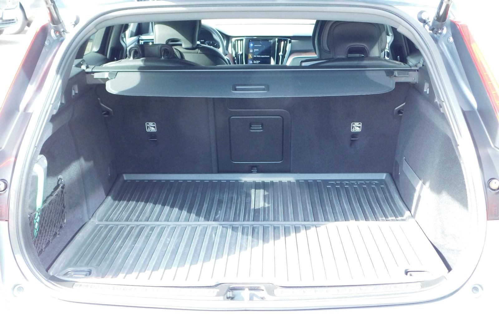 Fahrzeugabbildung Volvo V60 T6 Recharge AWD Plus Dark