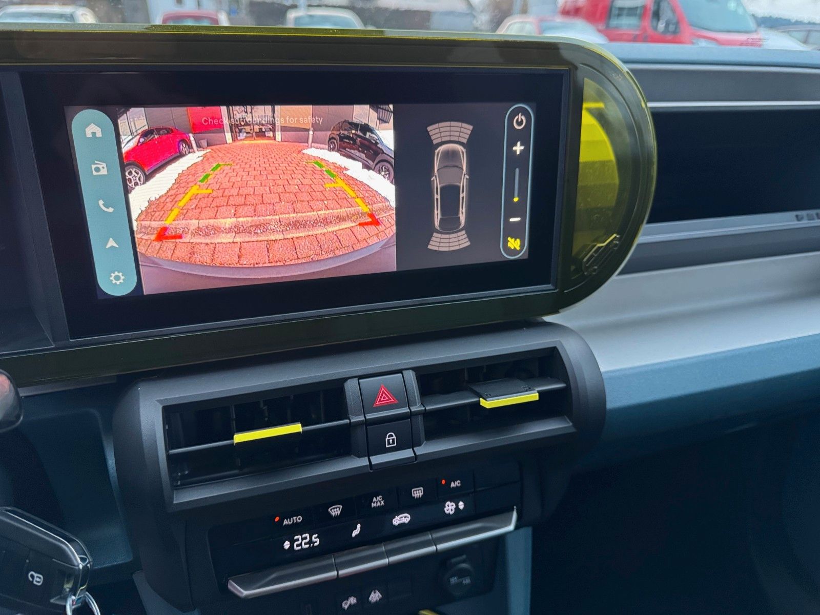 Fahrzeugabbildung Fiat Grande Panda 1.2 110PS Business Edition Navi