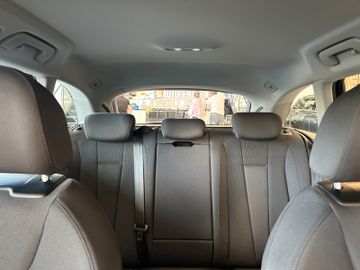 Audi A4 *ACC*AHK*NAVI*CARPLAY*2-ZONEN*SZHZ*LED*