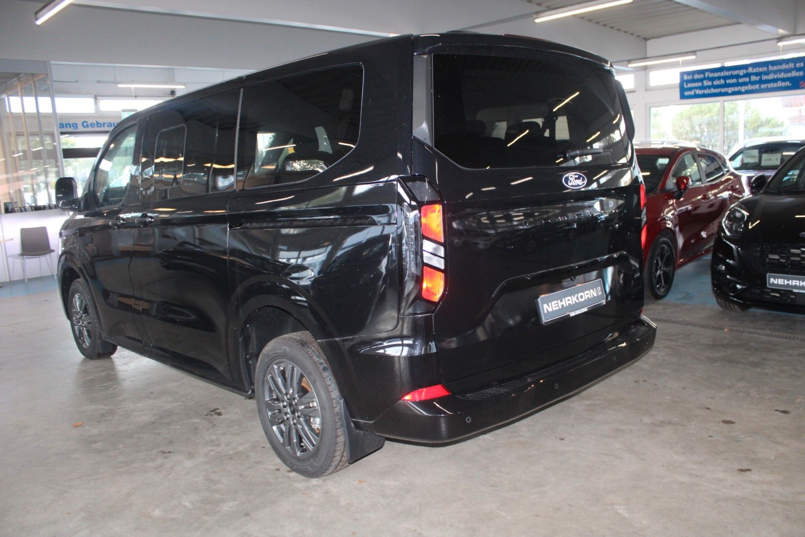 Fahrzeugabbildung Ford Tourneo Custom L1 Titanium 8-Sitze LED NAVI CAM