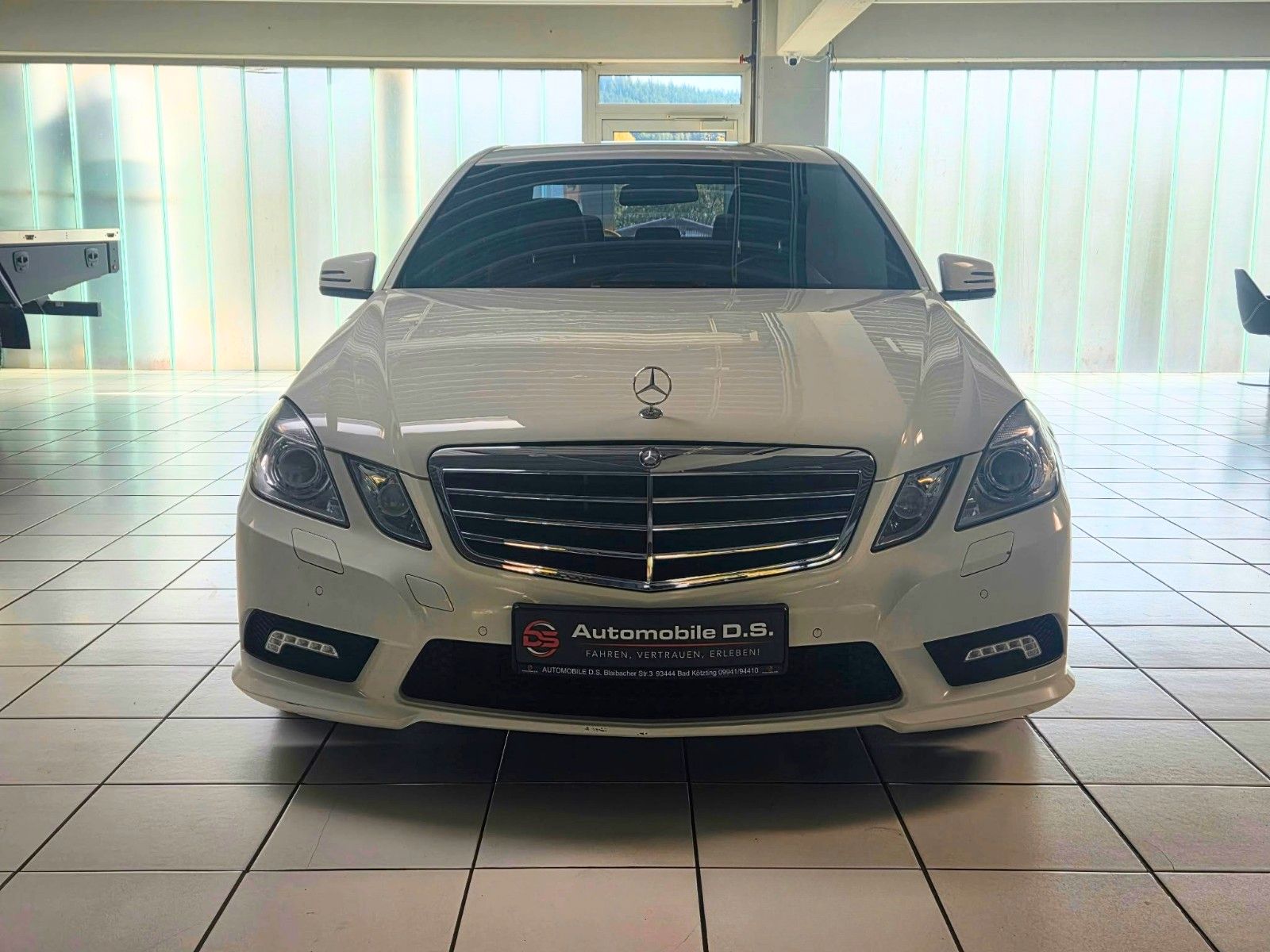 MERCEDES-BENZ E 220 — zdjęcie 2