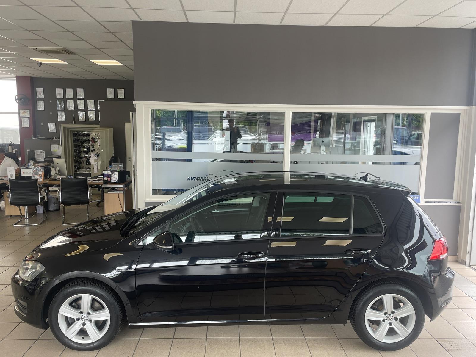 Volkswagen Golf VII Lounge 2.0 TDI Automatik Navi PDC SHZ