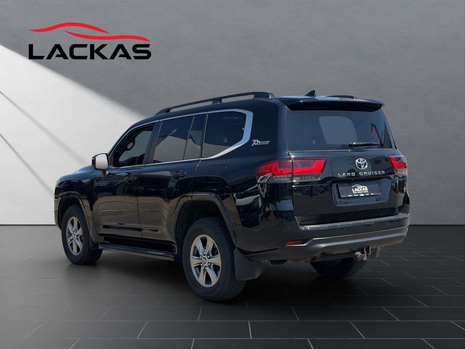 Toyota Land Cruiser 300 70th Anniversary AHK STANDHEIZ foto 3