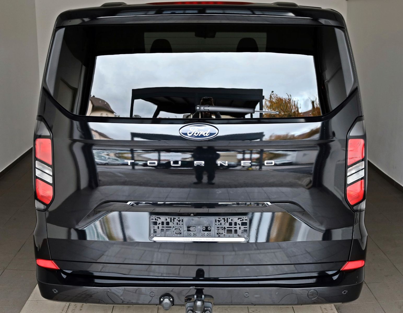 Fahrzeugabbildung Ford Tourneo Custom 2.0  320 L2 Titanium,8 Sitzer,AHK