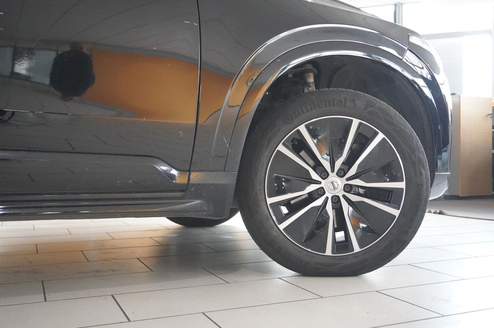 Fahrzeugabbildung Volvo XC 90 B5 D MOMENTUM PRO NAVI/LED/VIRTU/LEDER/AHK