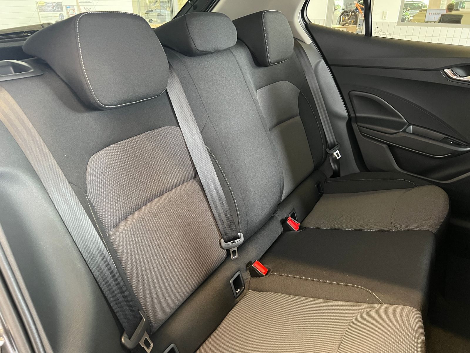 Fahrzeugabbildung SKODA Fabia Tour 1.0 TSI *Winter-Paket,KESSY,Einparkhi