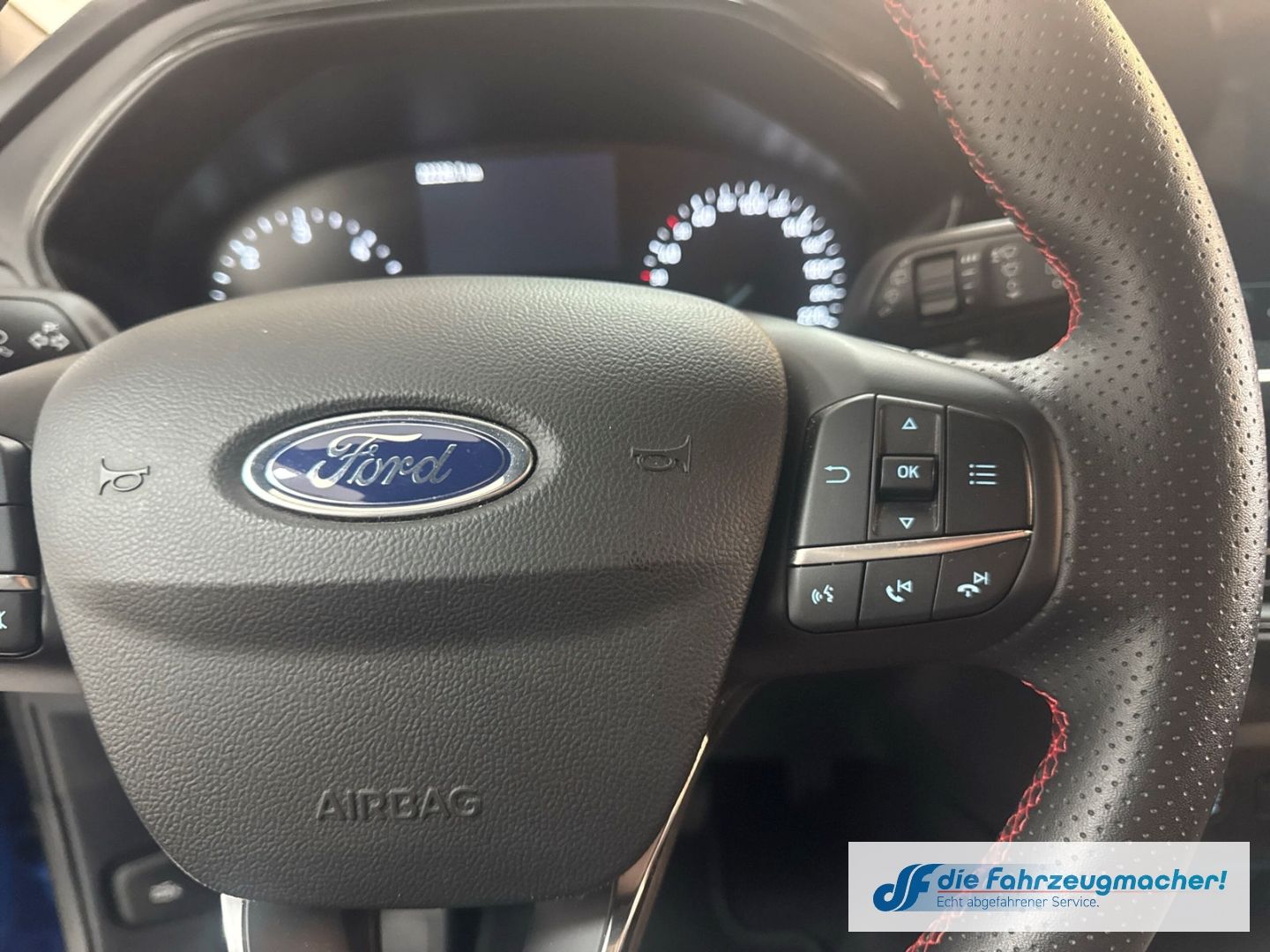 Fahrzeugabbildung Ford Focus Turnier ST-Line Navi LED ACC Apple CarPlay