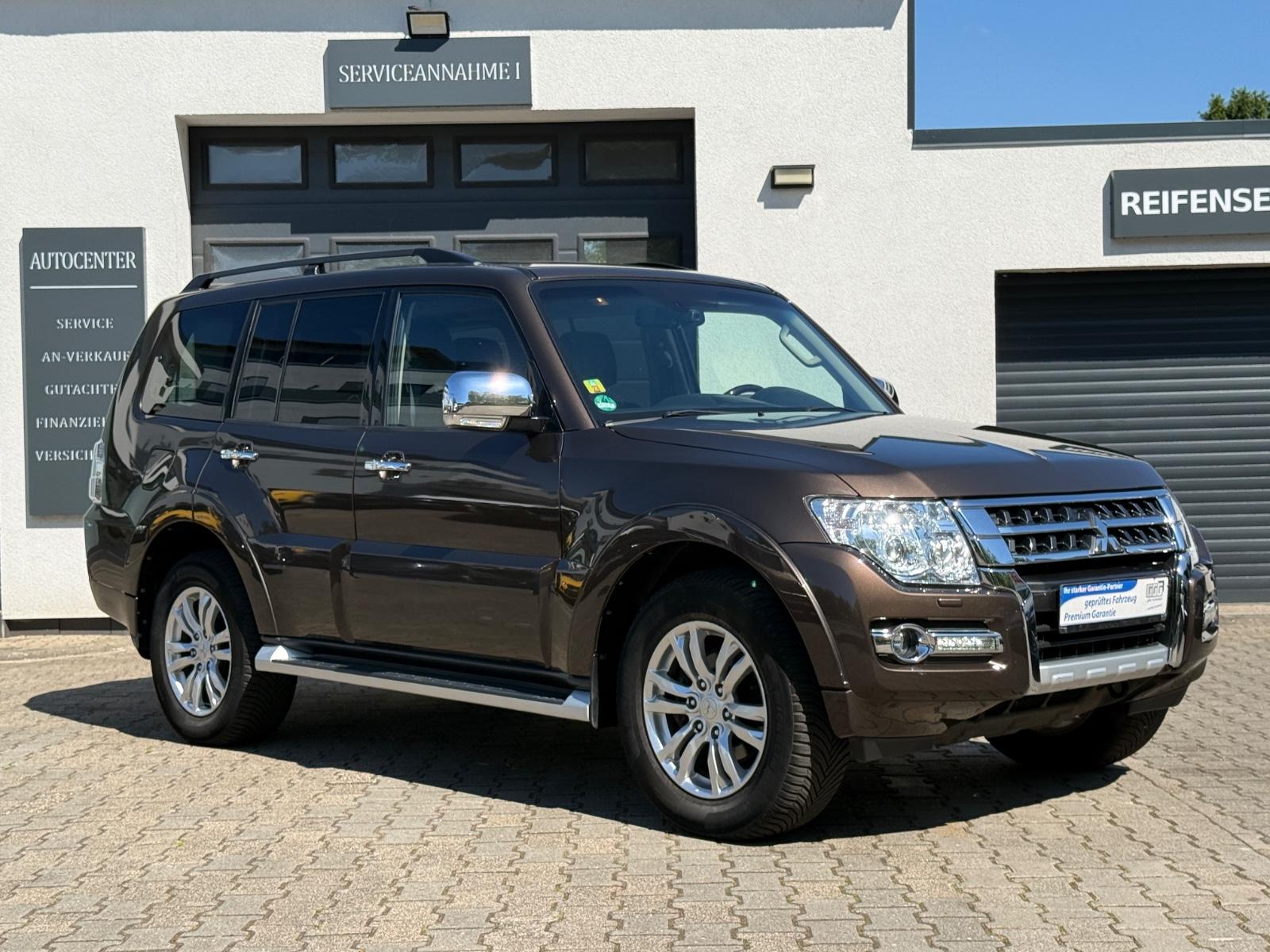 Mitsubishi Pajero 3.2 DI-D Top /Rockford Sound/Schiebedach/