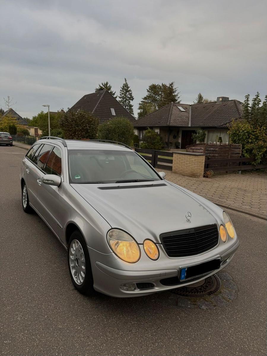 Mercedes-Benz 220 2004 — interior