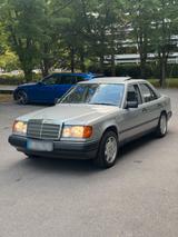 Mercedes-Benz Mercedes 230E W124 Oldtimer H-Kennzeichen - Mercedes-Benz 230 mit Benzin-Antrieb: Limousine, H Kennzeichen