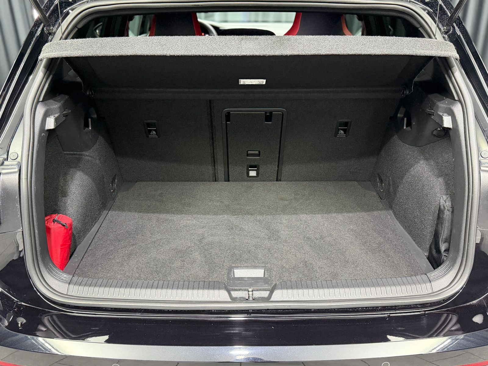 Fahrzeugabbildung Volkswagen Golf VIII Lim. GTI|H&K|HuD|U-Frei|D-FZG