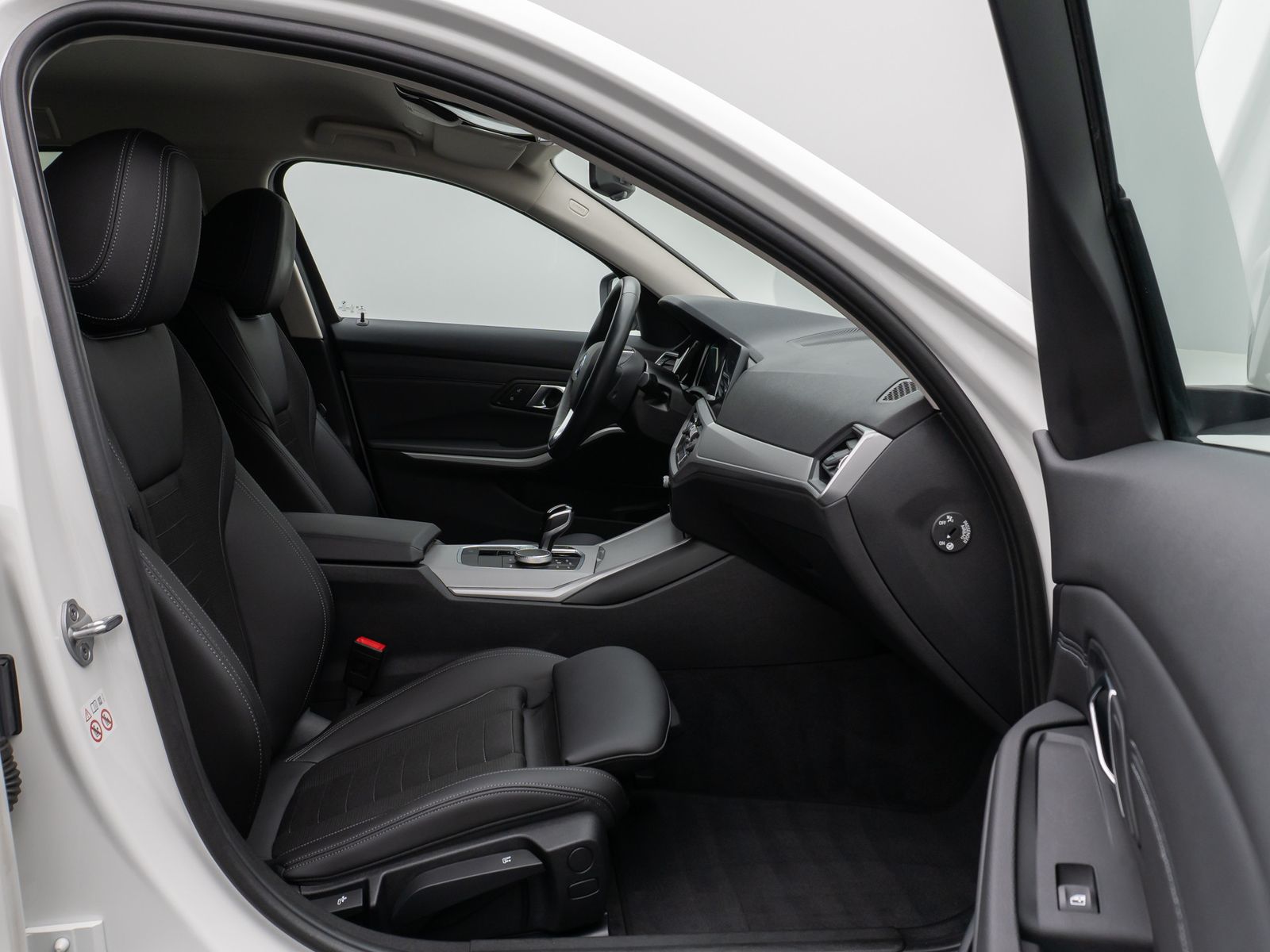 Fahrzeugabbildung BMW 320e Kamera Leder DAB Alarm DrivAssistent Sport