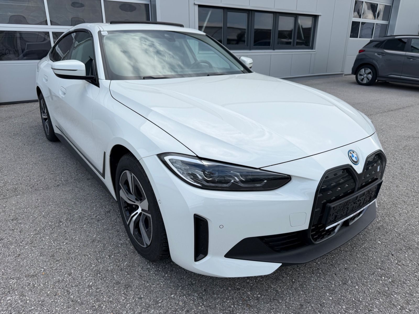 BMW i4 Gran Coupe 40 eDrive* 91,3 % SOH imagem 3