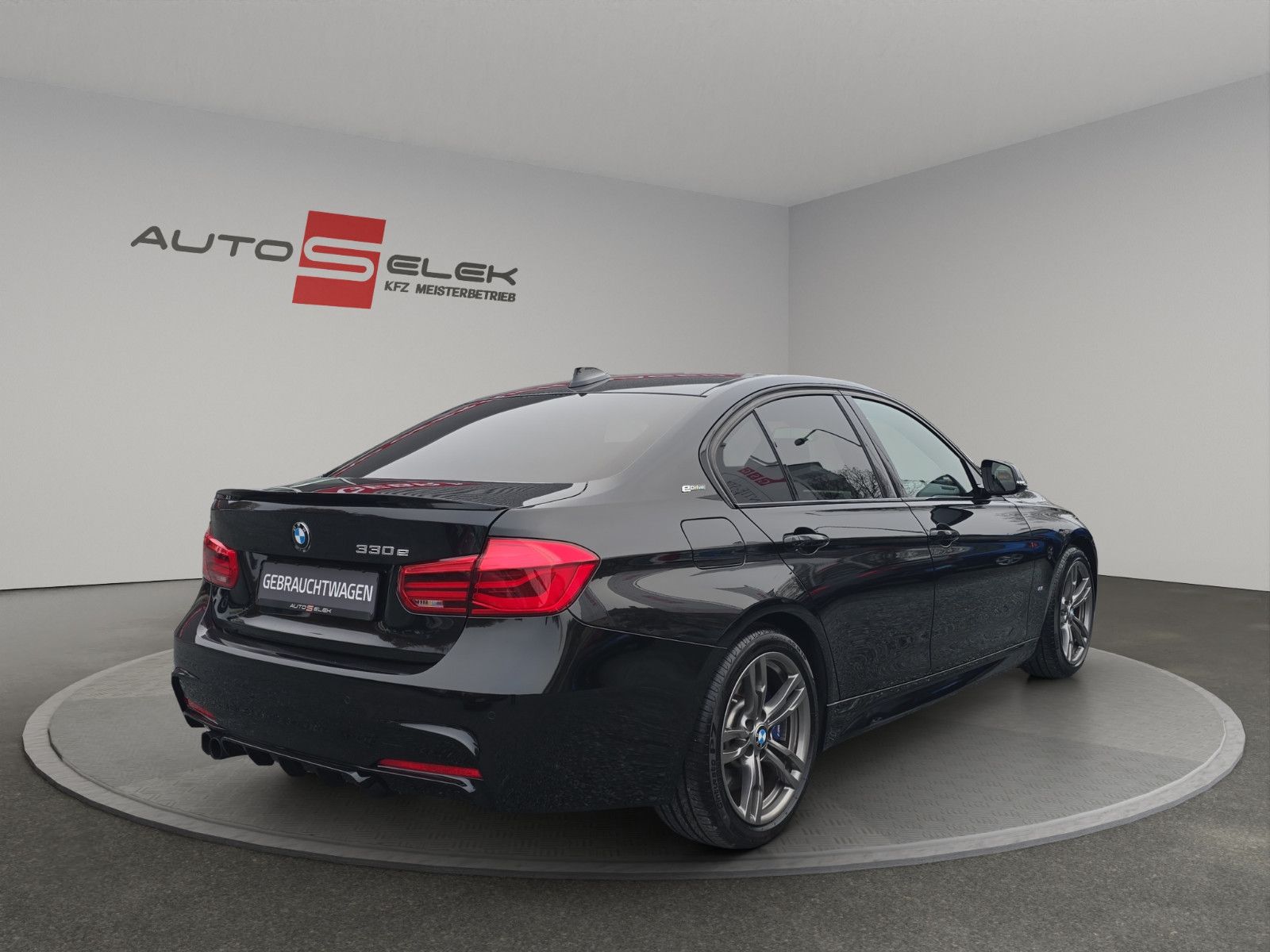 Fahrzeugabbildung BMW 330 e iPerformance M-Sportpaket +LED+ALCANTARA