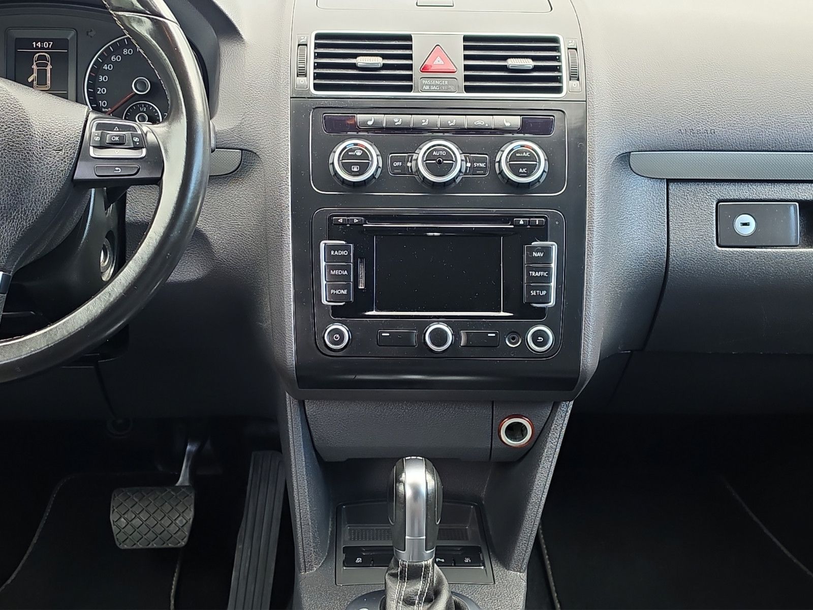 Fahrzeugabbildung Volkswagen Touran Match AUTOMATIK LEDER  PDC SHZ PDC