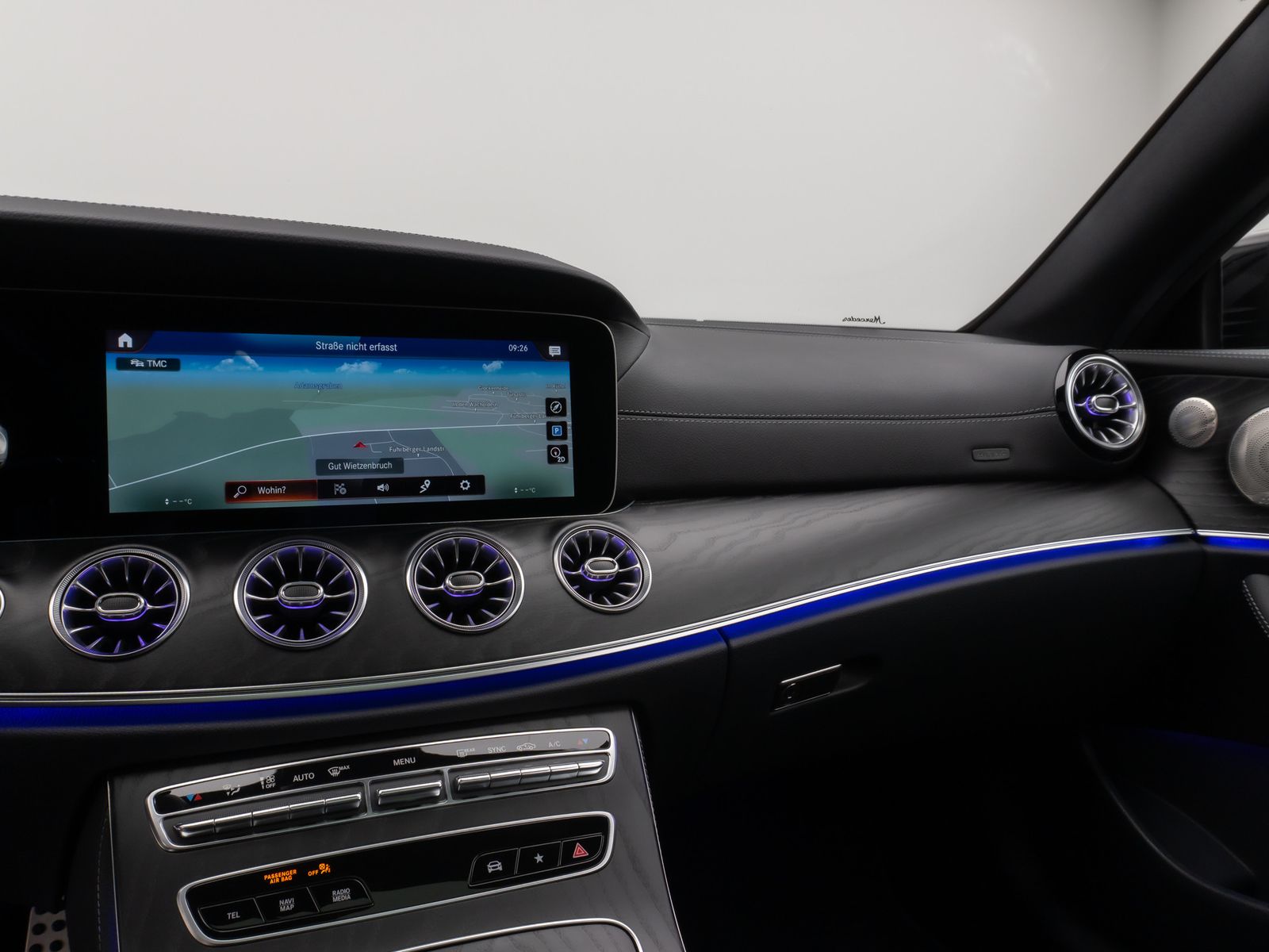 Fahrzeugabbildung Mercedes-Benz E300d Coupe 4Matic AMG Panorama Kamera LED