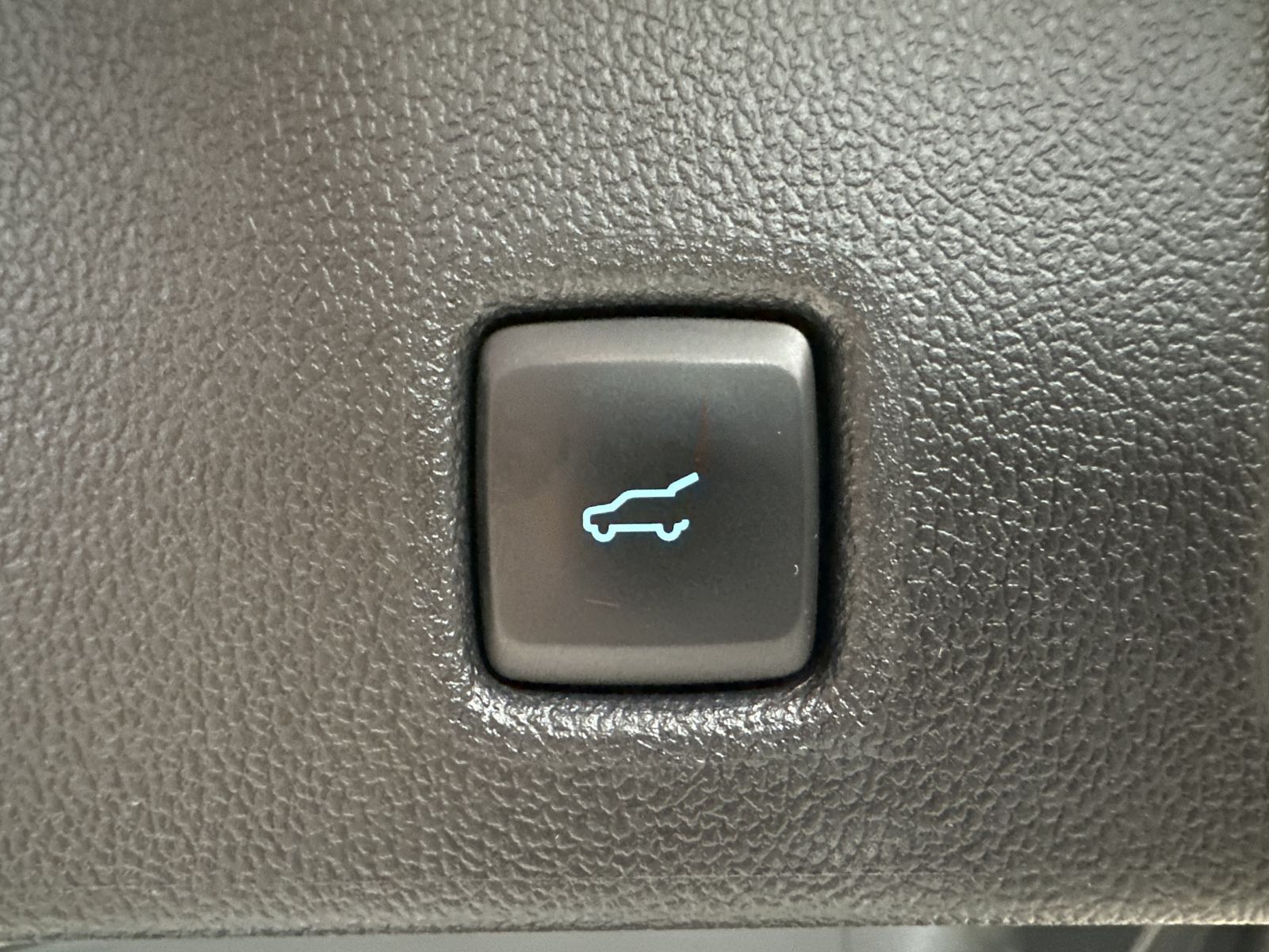 Fahrzeugabbildung Ford Kuga 2.0 EB 4x4 Vignale NAV+LED+AHK+KAMERA+19ZO