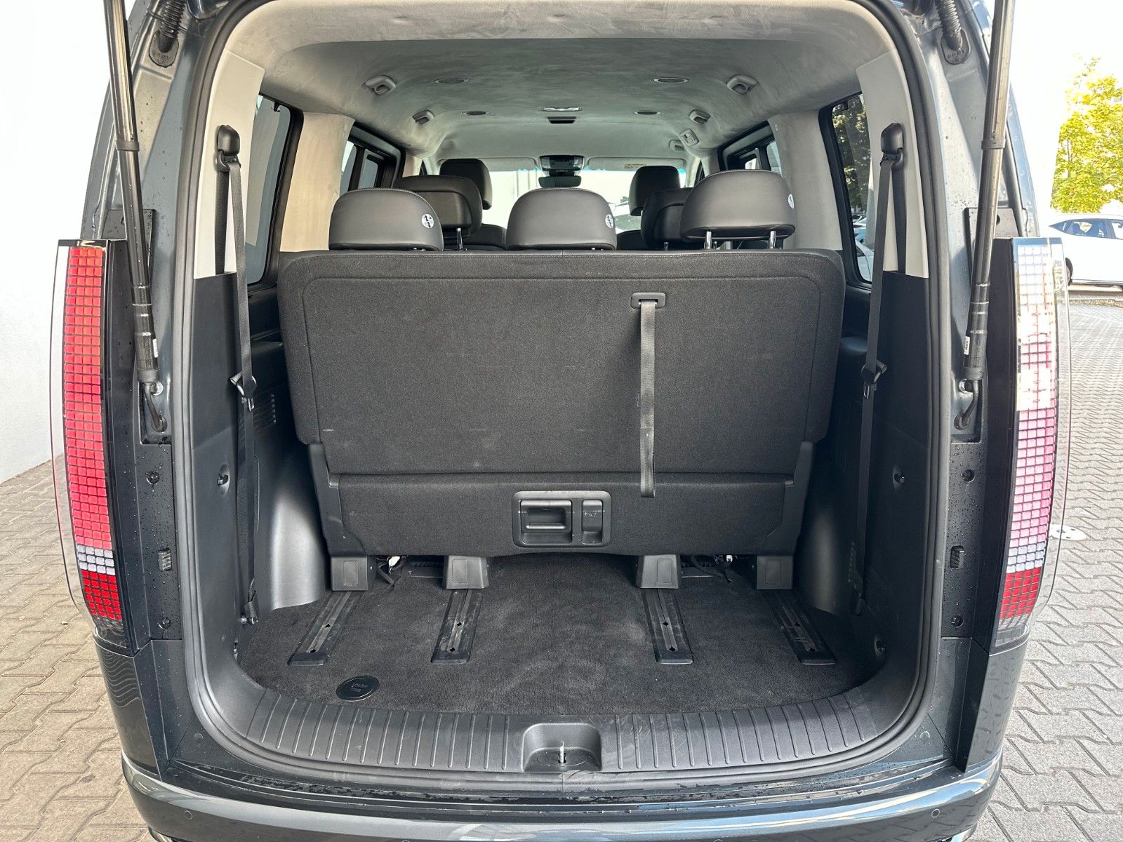 Fahrzeugabbildung Hyundai STARIA Signature 2.2l 177PS 7.Sitzer PDC!