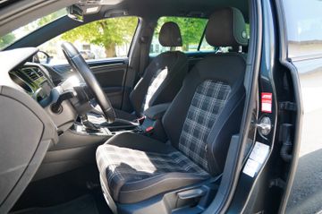 Volkswagen Golf - 10