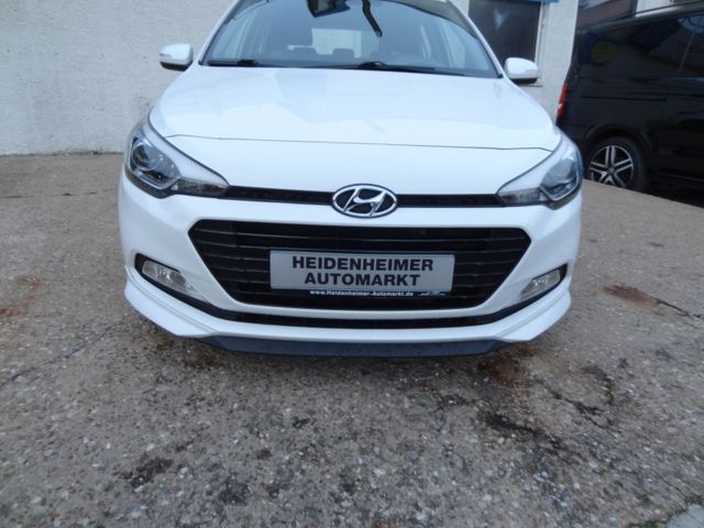 Fahrzeugabbildung Hyundai i20 Sport/OZ-Felgen/Navi/Kamera/SitzH/