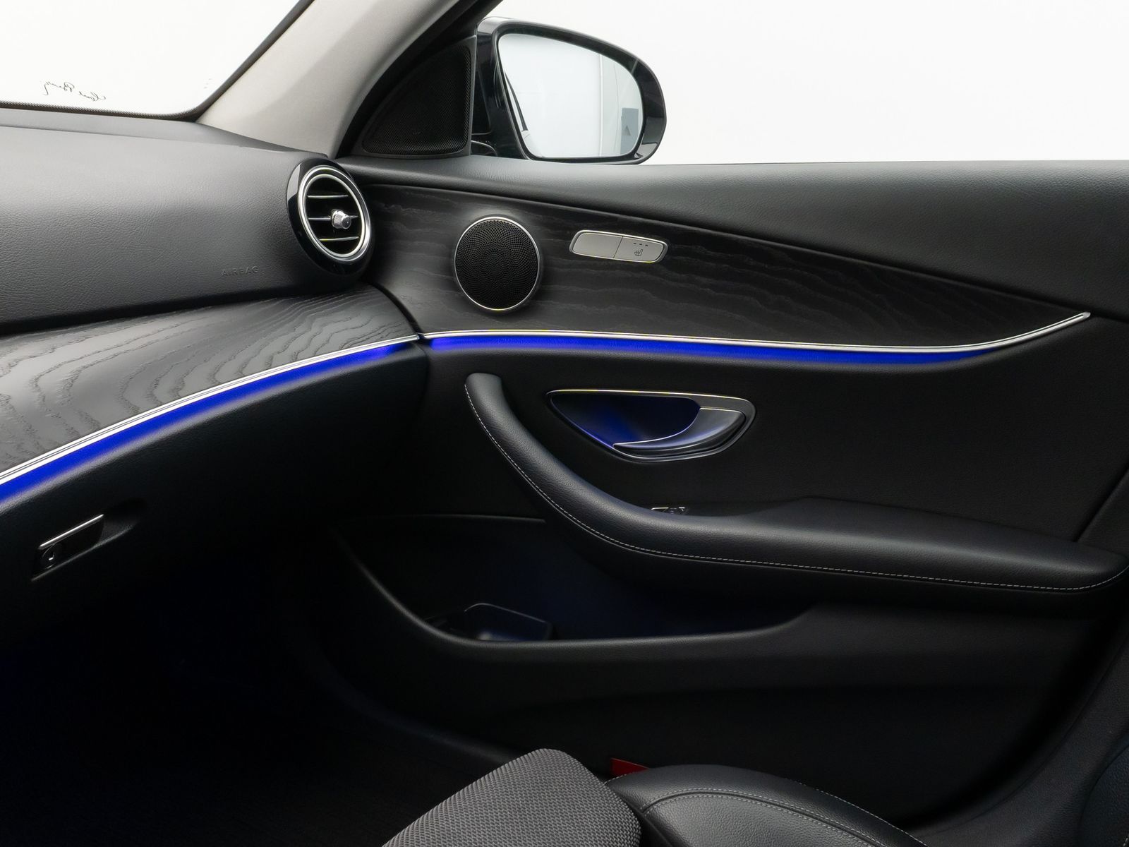 Fahrzeugabbildung Mercedes-Benz E 220 d Avantgarde. 9G-Tronic Kamera Navi Sport