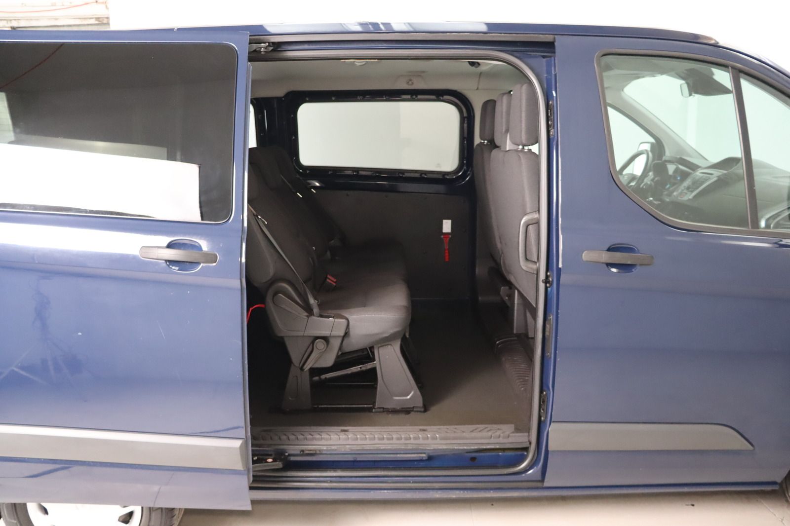 Fahrzeugabbildung Ford Transit Custom Kombi 310 L1 H1 Trend 2.0 EcoBlue