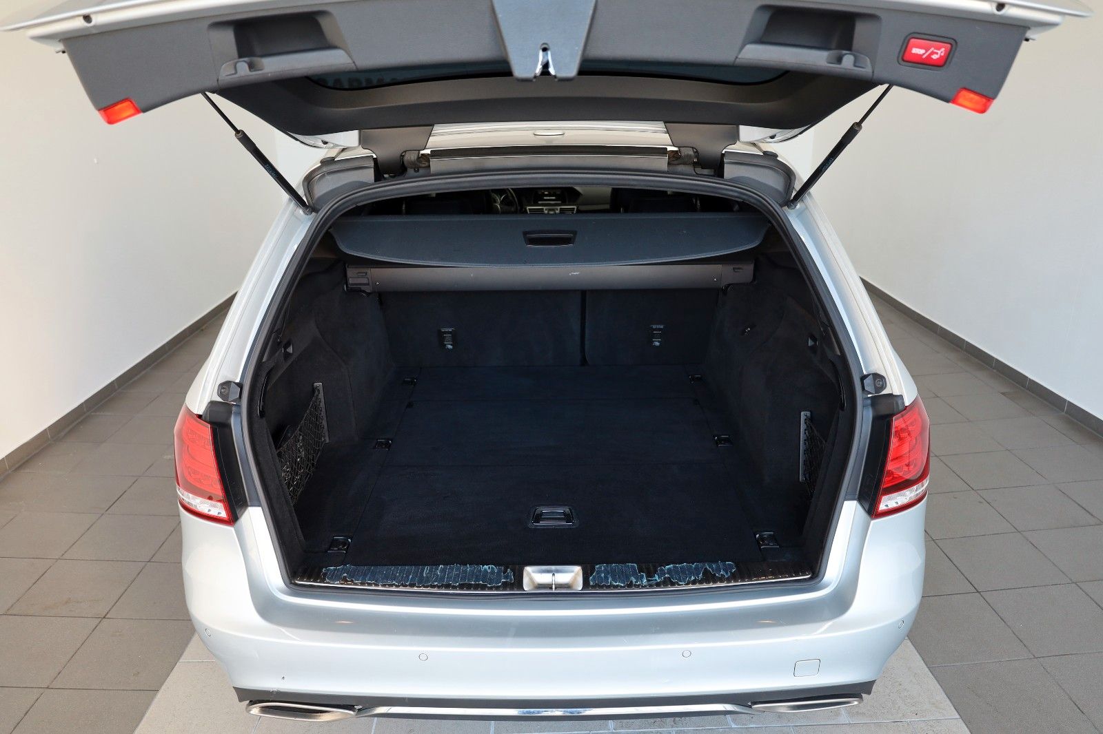 Fahrzeugabbildung Mercedes-Benz E 200d T BT Avantgarde T.Leder,Navi,LED,SH,PDC