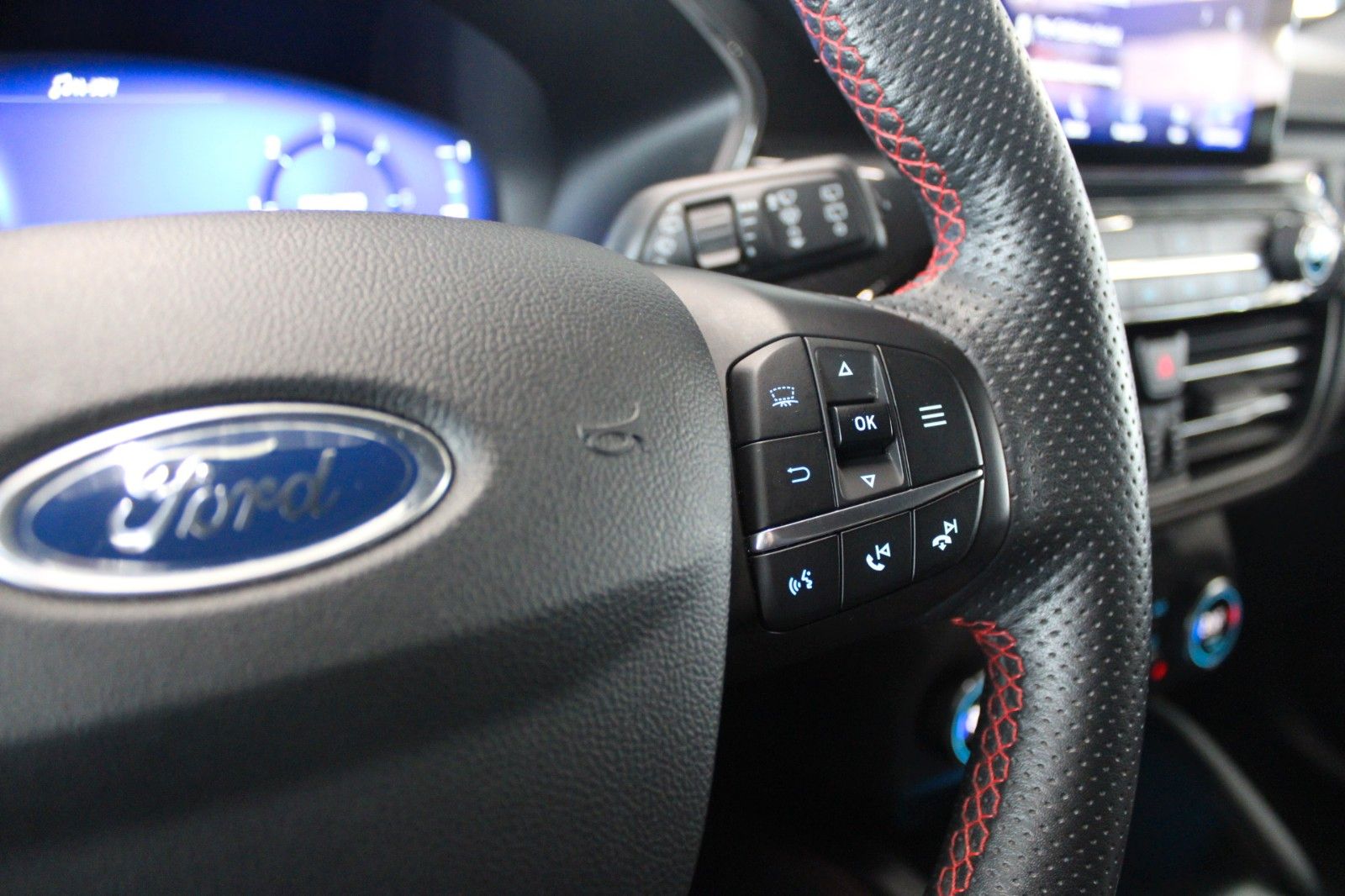 Fahrzeugabbildung Ford Kuga ST-Line X LED AHK ACC HUD 2xCAM WinterPaket