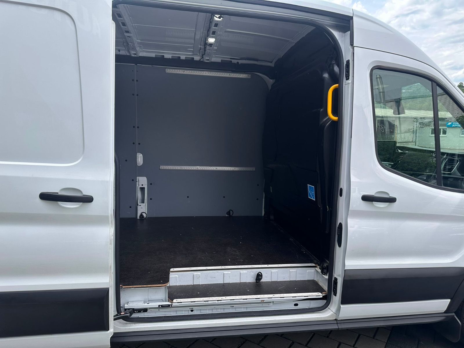 Fahrzeugabbildung Ford Transit 350 L3H2 Trend*ACC*360°*AHK*