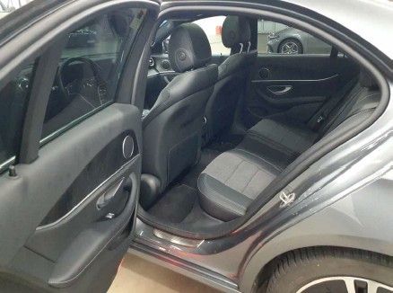 Fahrzeugabbildung Mercedes-Benz E 220d Avantgarde+Distr+Pano+AHK+MultiB+Ambiente