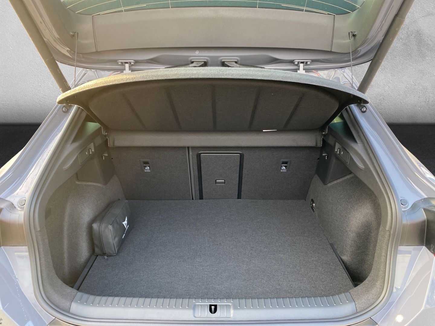 Fahrzeugabbildung CUPRA Formentor Basis e-HYBRID 1.4 EU6d* Navi* Memory