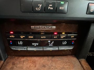 MYAUTOCENTER – Gebraucht- und Jahreswagen mit Werkstattservice in Pfaffenhofen Mercedes-Benz E 220 CDI Limousine BlueEfficiency *2. Hand*SHZ*