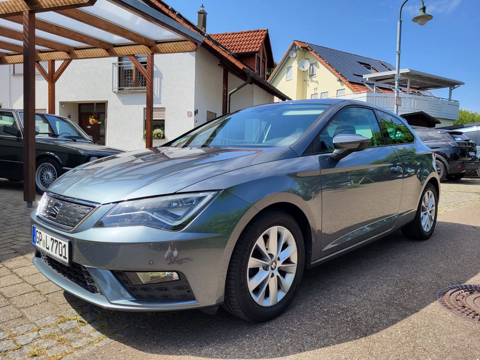 SEAT Leon  85kW Style DSG  LED Navi SHZ 