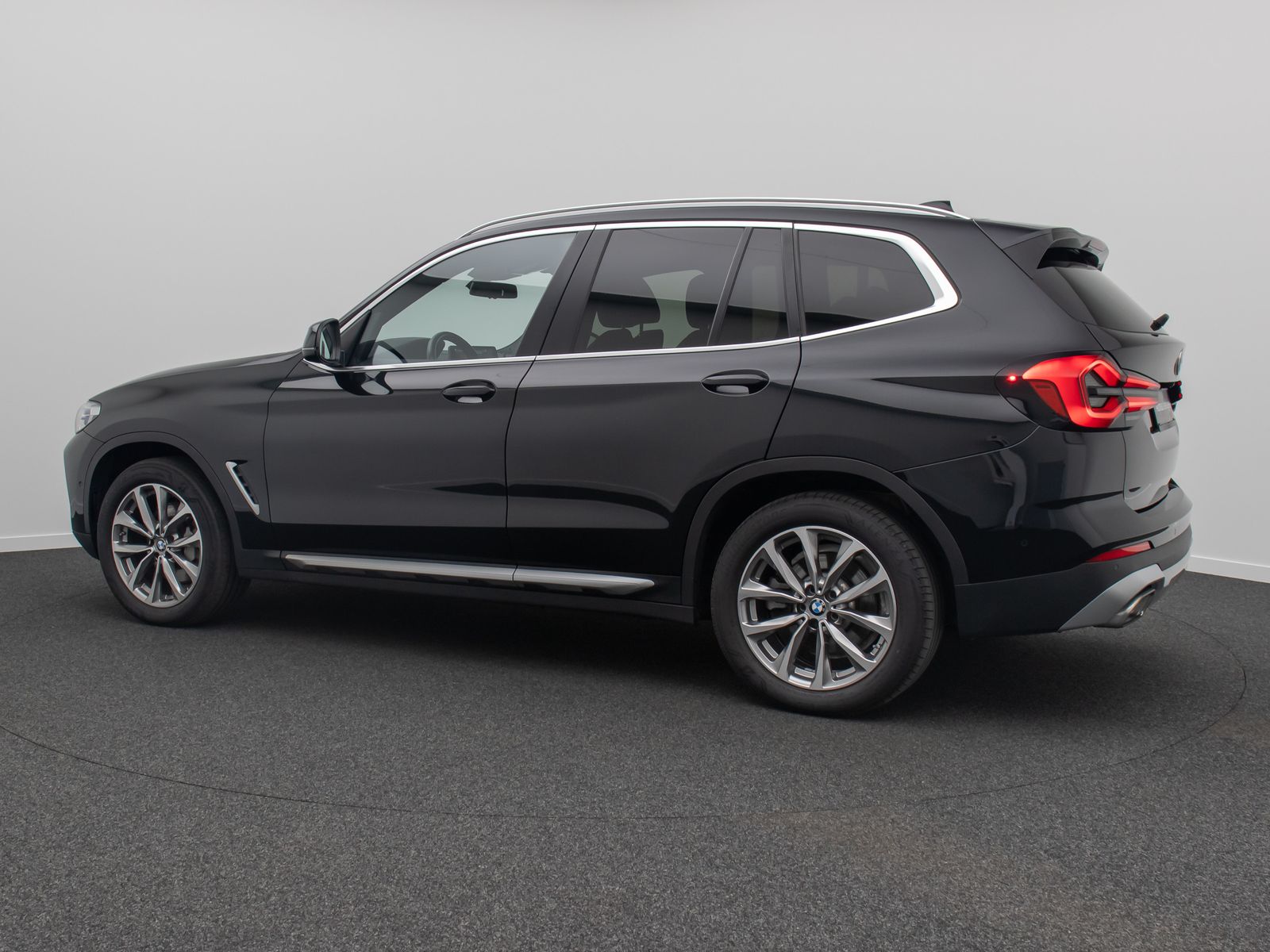 Fahrzeugabbildung BMW X3 xD30d Alarm HUD Laser DAB DisplKey 19"M Sport