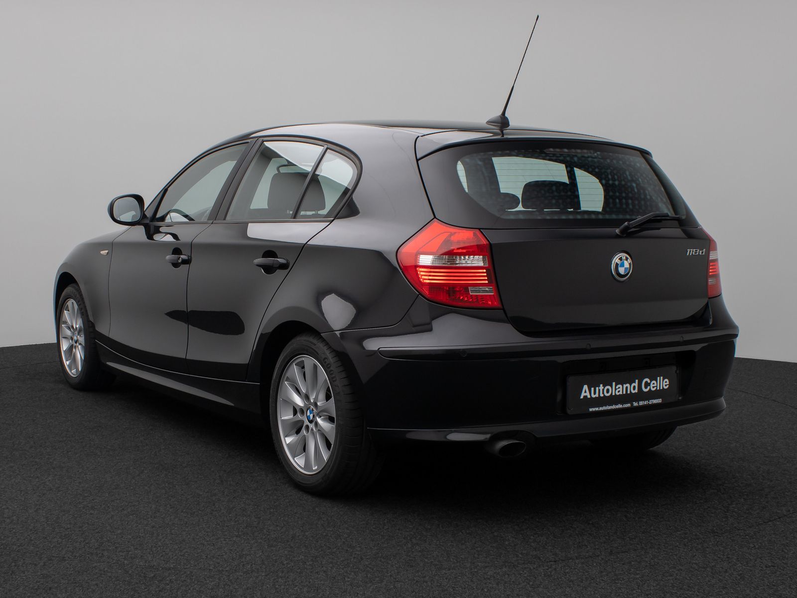 Fahrzeugabbildung BMW 118d Glasdach Navi Sitzhzg Xenon PDC 8Fach