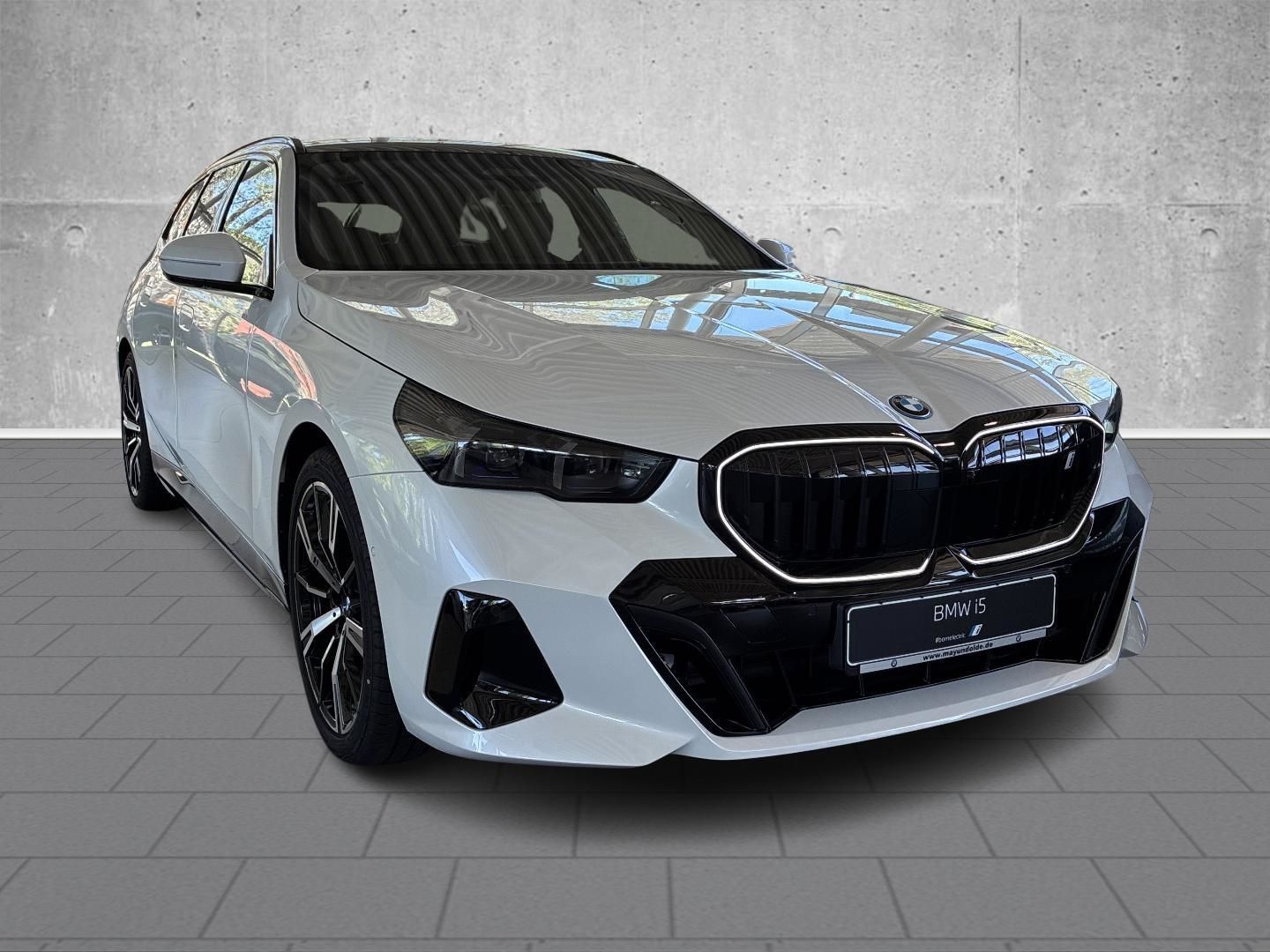 BMW i5 eDrive40 Touring M Sport HUD AHK Pano Navi el foto 4