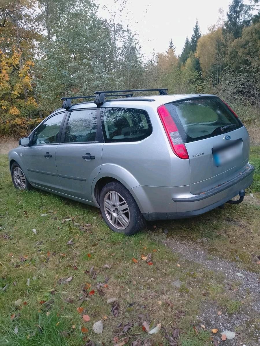 Ford Focus 2005 — rear view