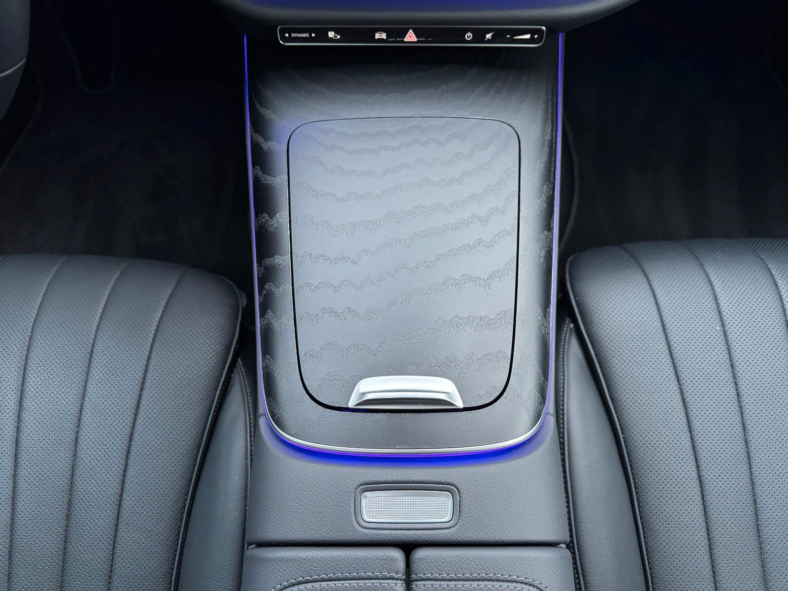 Fahrzeugabbildung Mercedes-Benz E 450 4M Avantgarde+Pano+DistrPro+Digital+360