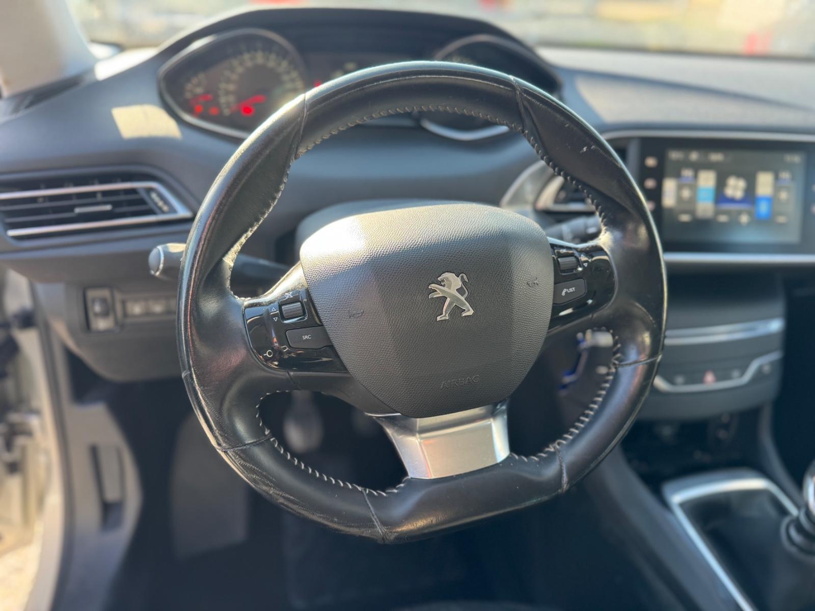 Peugeot 308 2015 — photo 14