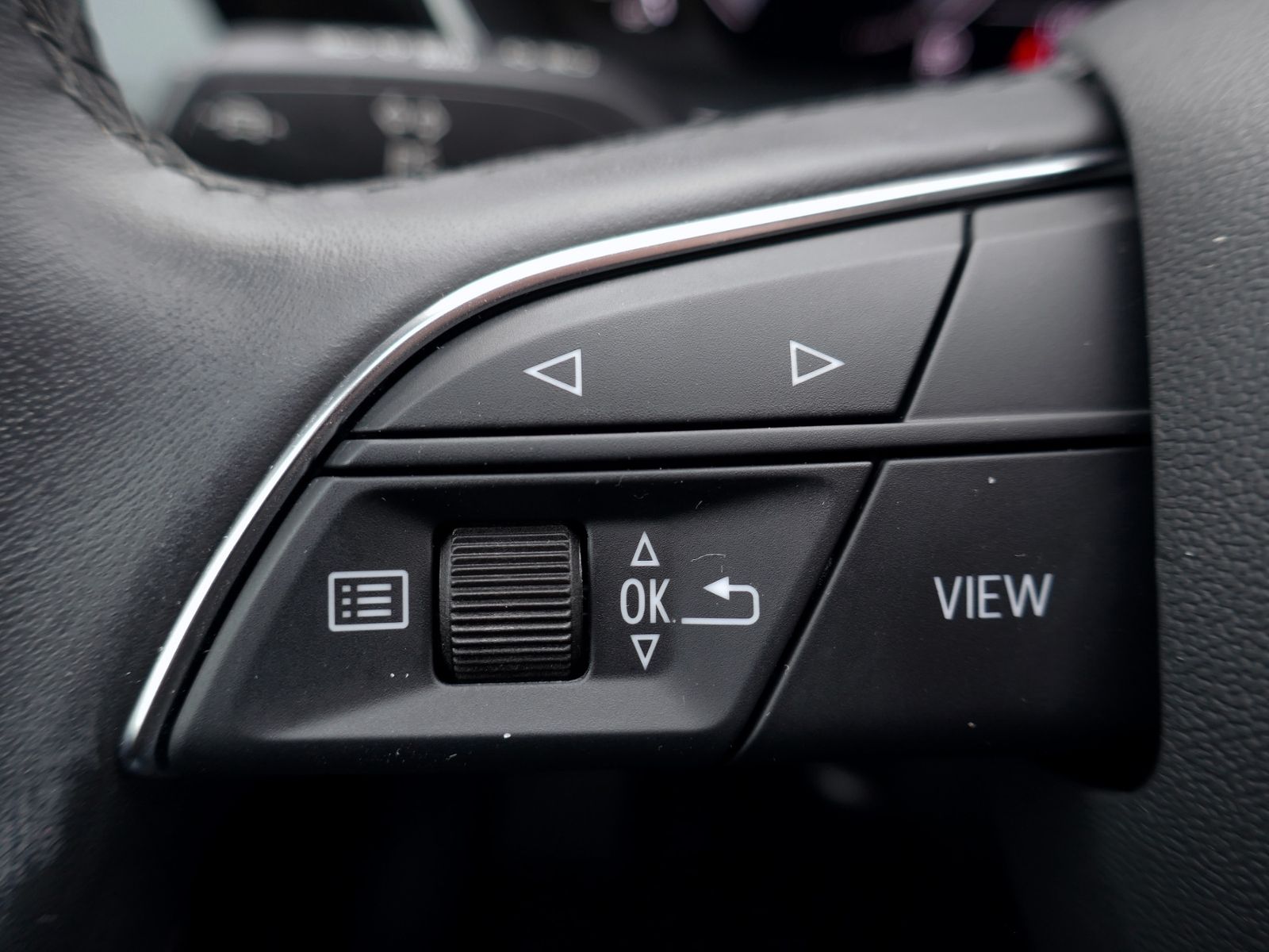 Fahrzeugabbildung Audi Q3 35 Advanced 2.0 TDI | LED AHK PDC Navi