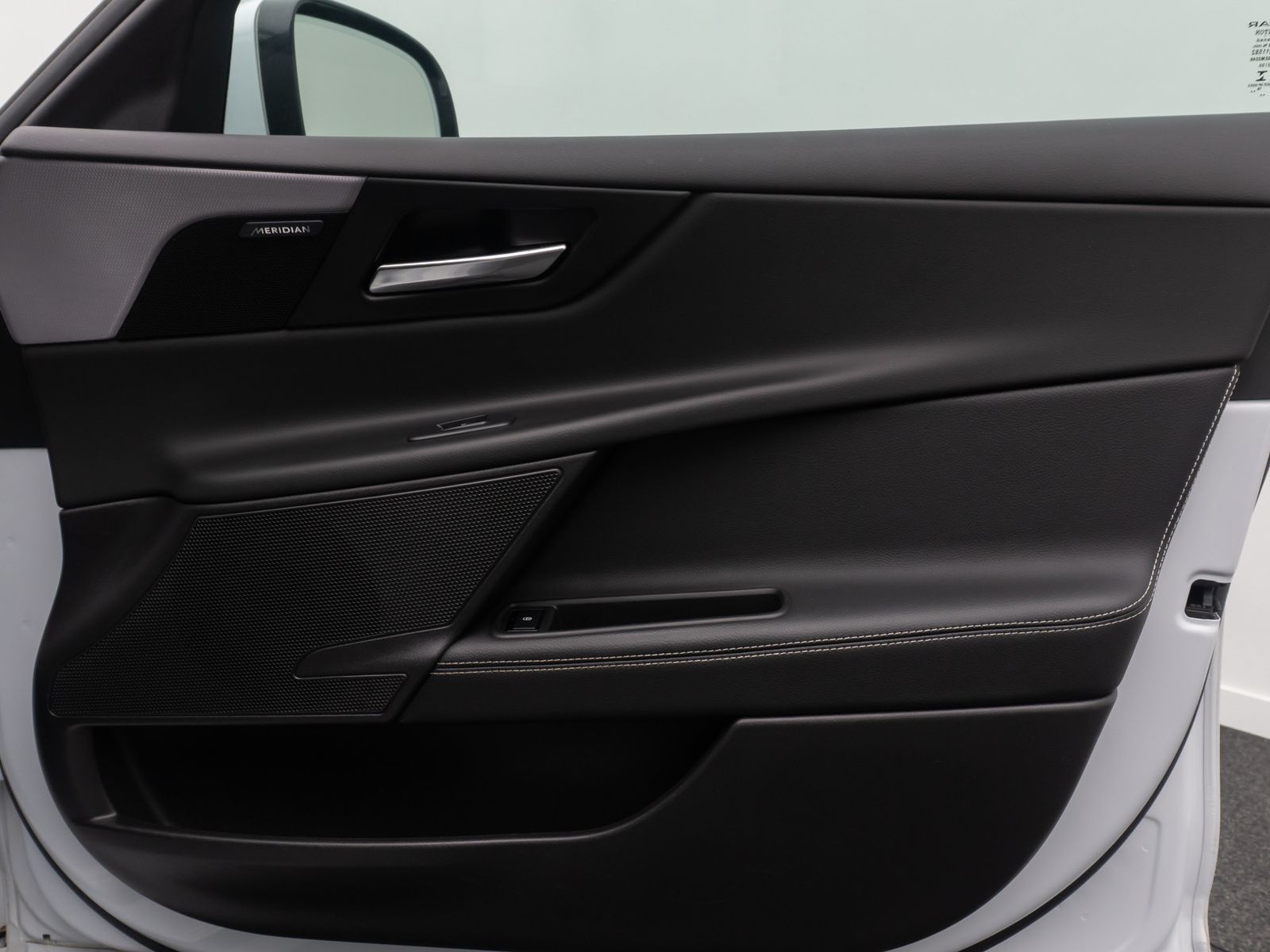 Fahrzeugabbildung Jaguar XE R-Sport FahrAssist Navi Sound Komfort 19Zoll