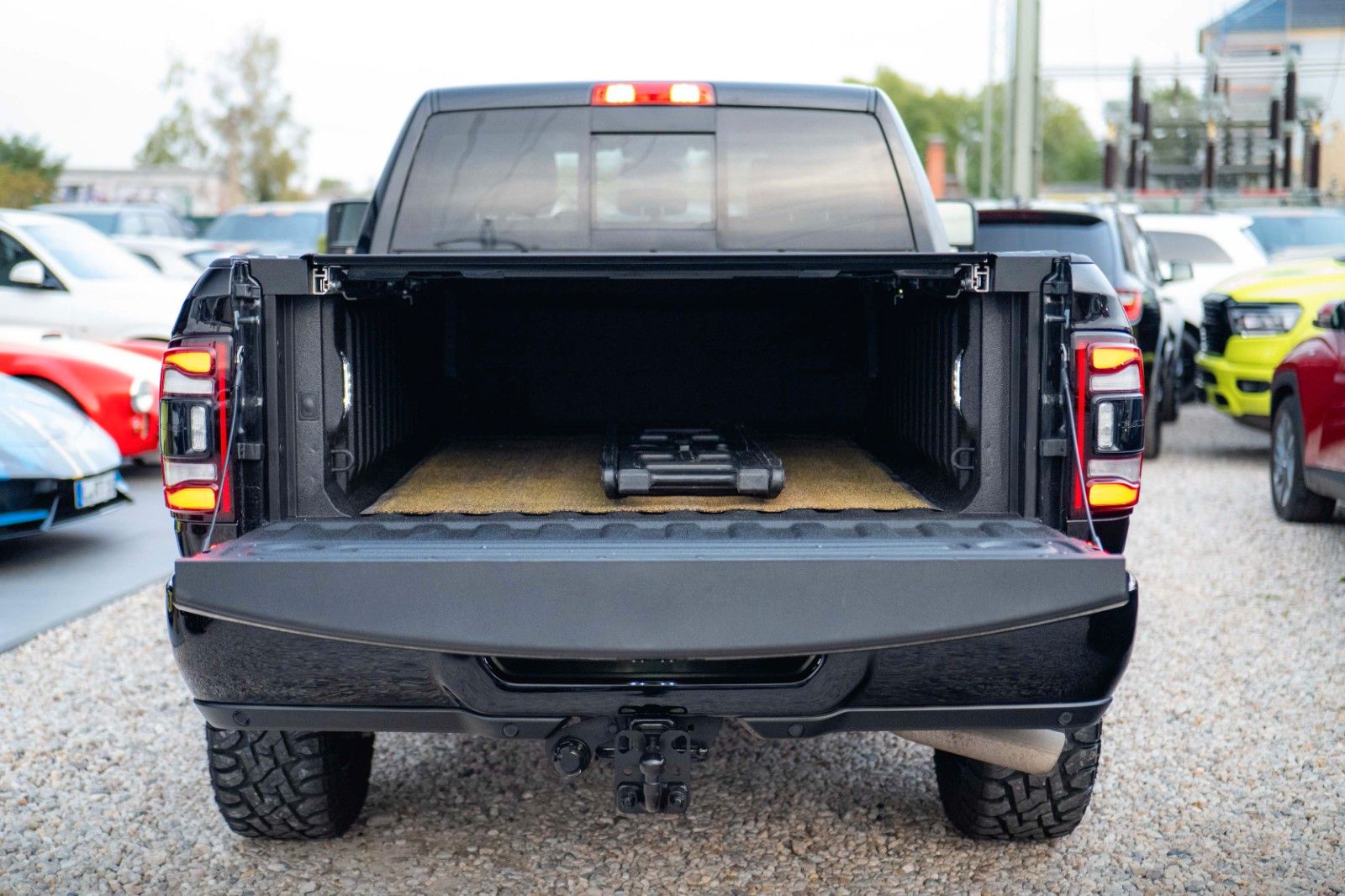 Fahrzeugabbildung Dodge RAM 3500 HEAVY DUTY 6.7 Cummins Laramie Night