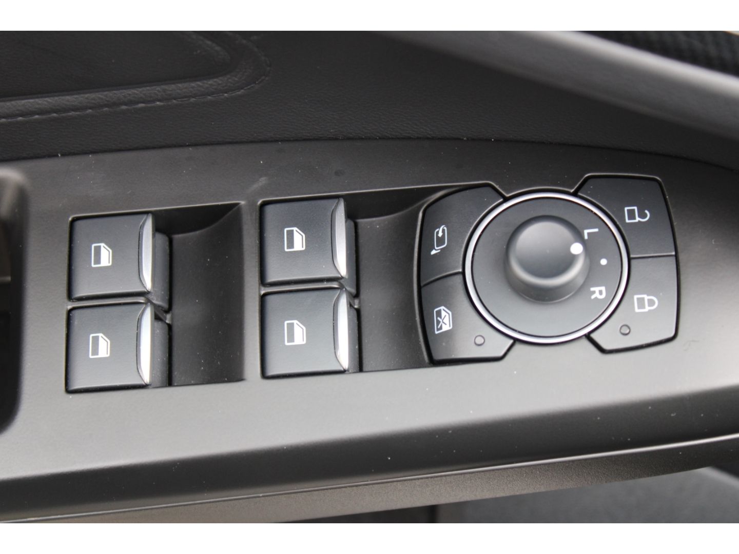 FORD Focus ST-Line X 1.0 EcoBoost ACC LED B&O TWA RFK - Image 13